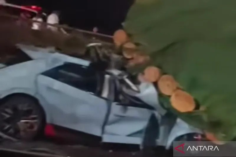 Tangkapan layar - Kecelakaan lalu lintas di Jalan Tol arah Selatan, tepatnya di KM 05.200 wilayah Cengkareng, Jakarta Barat, Sabtu (29/3/2025) pukul 19.00 WIB.