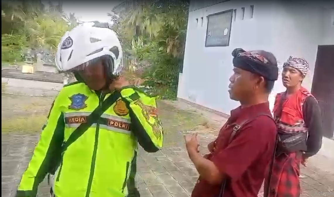 Oknum polisi berinisial MC (49), yang tercium berbau alkohol diamankan di Jembrana saat Hari Raya Nyepi