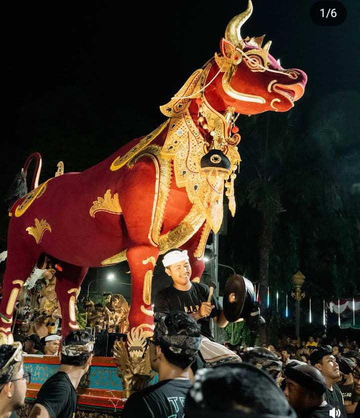 Ogoh-ogoh Lembu Merah dari Banjar Pagan Kelod