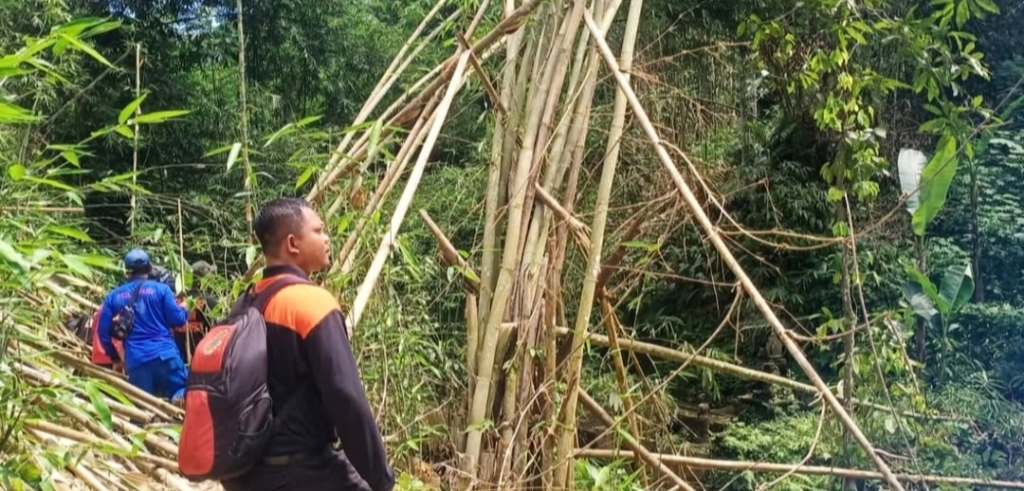 Proses pencarian Pekak Sudirga pada Senin (31/3) yang memfokuskan pencarian di hutan sebelah timur rumah Pekak Sudirga.