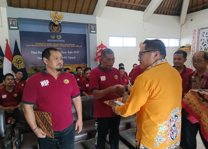 Remisi Khusus Keagamaan Turun, Ratusan Warga Binaan Lapas Tabanan Terima Remisi