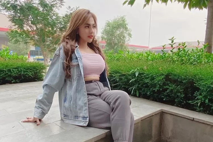 Lisa Mariana yang mengaku sebagai simpanan Ridwan Kamil dan memiliki seorang anak.