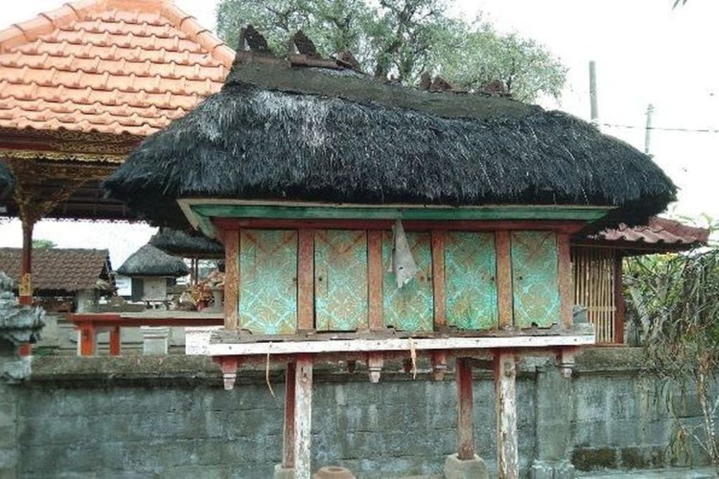 Pura Gunung Sari di Buduk