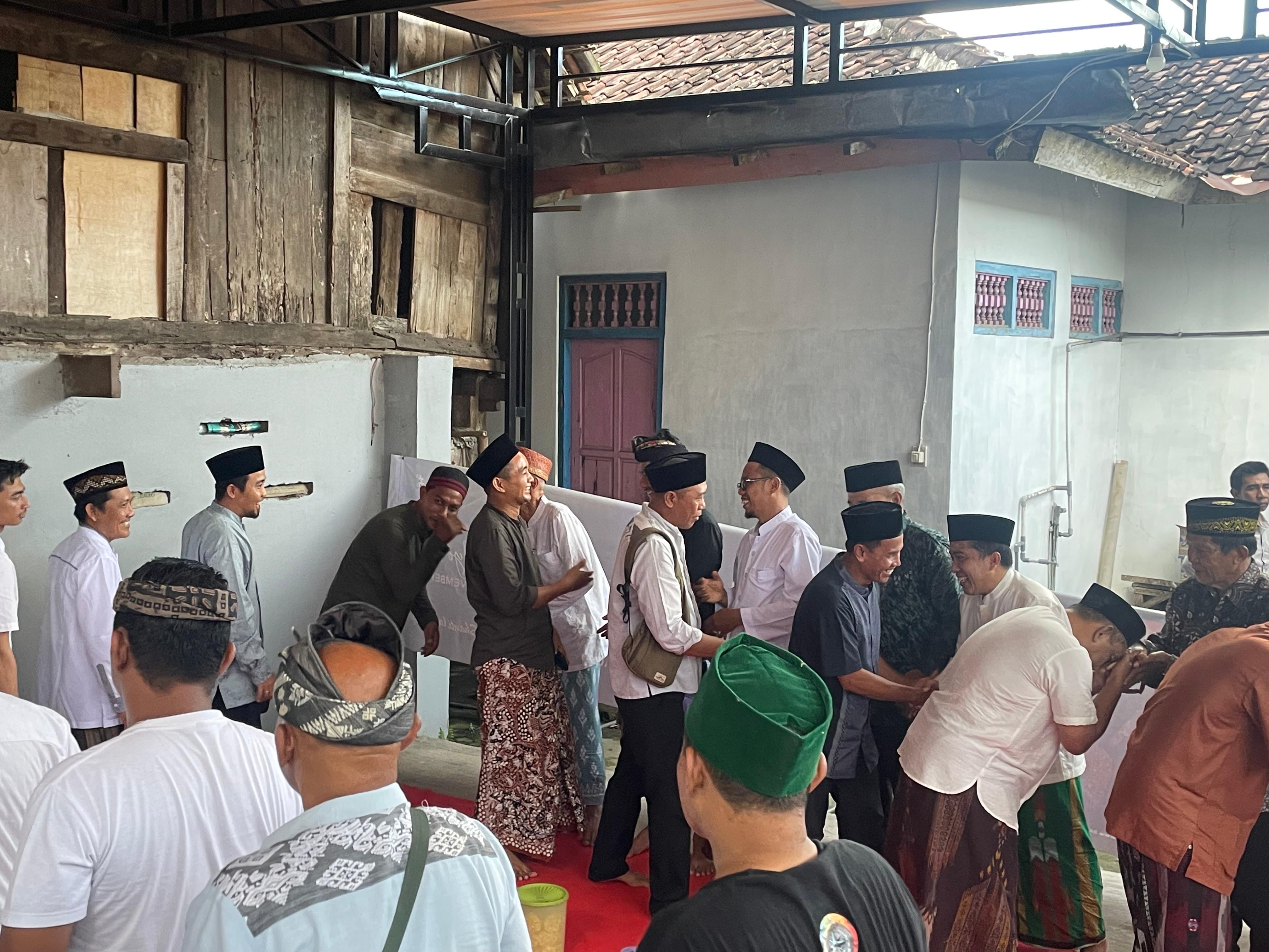 Halal Bihalal di kediaman Lurah Loloan Timur, Syukron Hadiwijaya, Selasa (1/4).