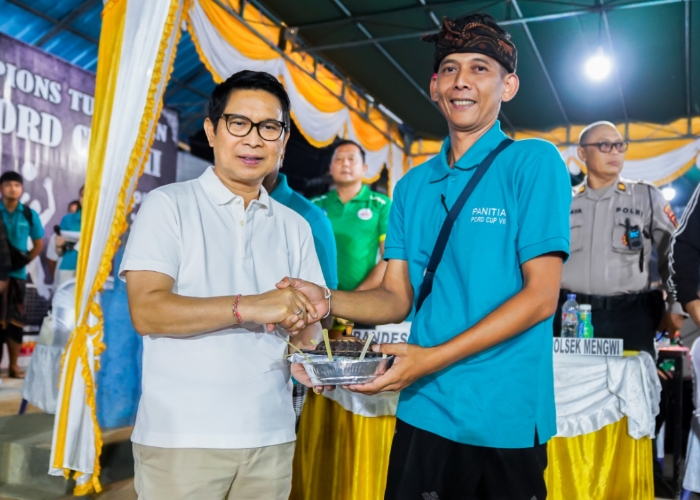 TURNAMEN: Bupati Badung I Wayan Adi Arnawa membuka Turnamen Bola Voli PORD Cup Ke-VII Tahun 2025 di Lapangan Bola Voli PORD, Banjar Dangin Pangkung, Desa Kekeran, Mengwi, Rabu (2/4).