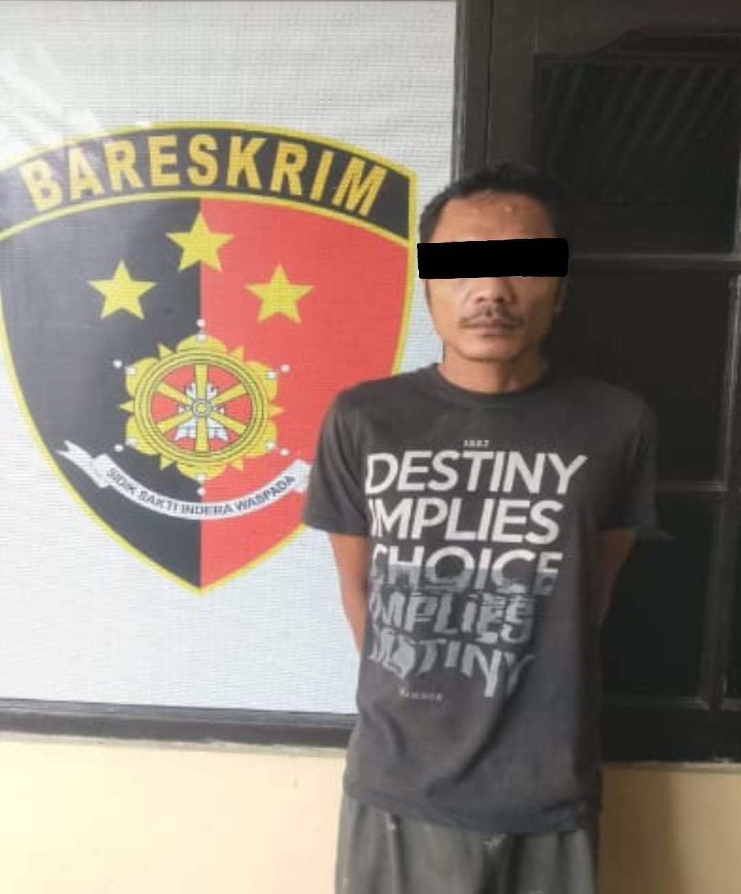 Tersangka Billy Tamberongan diringkus oleh Polsek Denpasar Timur. (Bali Express/Istimewa)