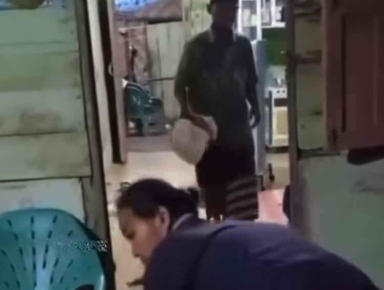 Beredar sebuh video seorang anak tega mengusir orang tuanya
