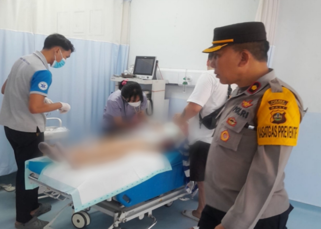 Seorang wisatawan asing asal Rusia bernama Alena Andreeva, 25 mengalami kecelakaan di Pantai Bias Tugel, Dusun Mimba, Desa Padangbai, Kecamatan Manggis, pada Sabtu (5/4/2025).
