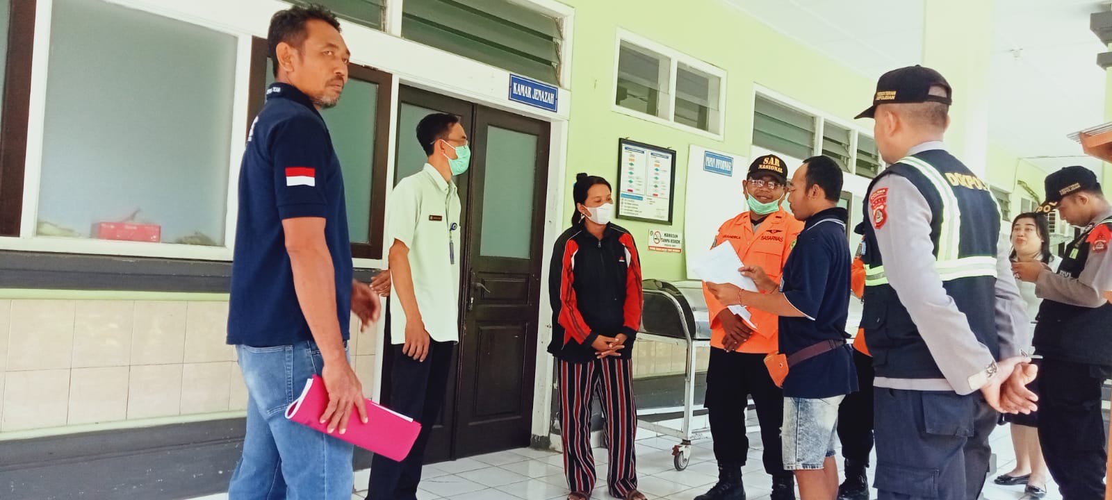 ISTRI: Ketut Sumardiasih (istri korban) saat ditemui di RSU Negara.