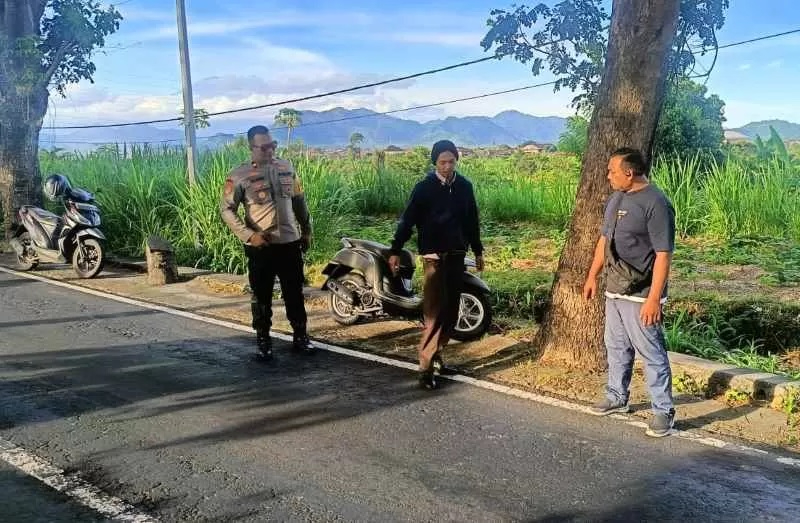 Polisi mengecek sejumlah CCTV dilokasi dugaan terjadi percobaan penusukan
