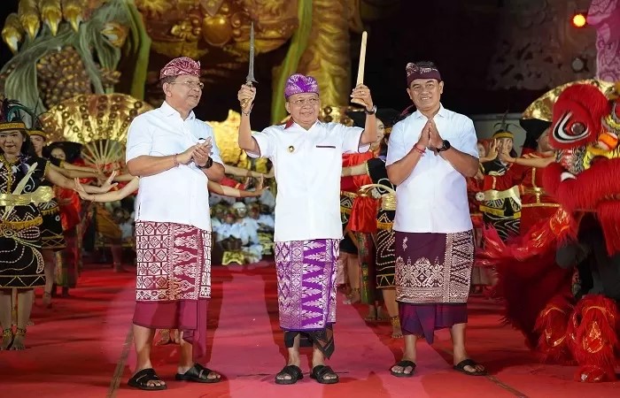 SHORTCUT: Gubernur Bali, Wayan Koster pastikan proyek jalan pintas Singaraja-Mengwitani berlanjut.
