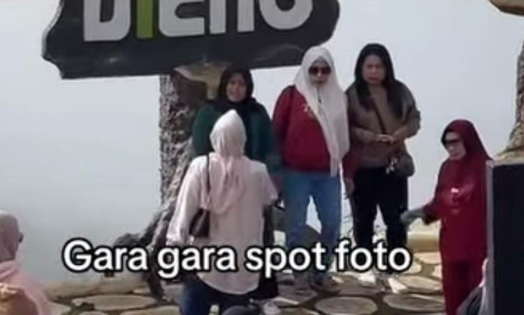 Emak-Emak Terlibat Keributan di Spot Foto Taman Langit