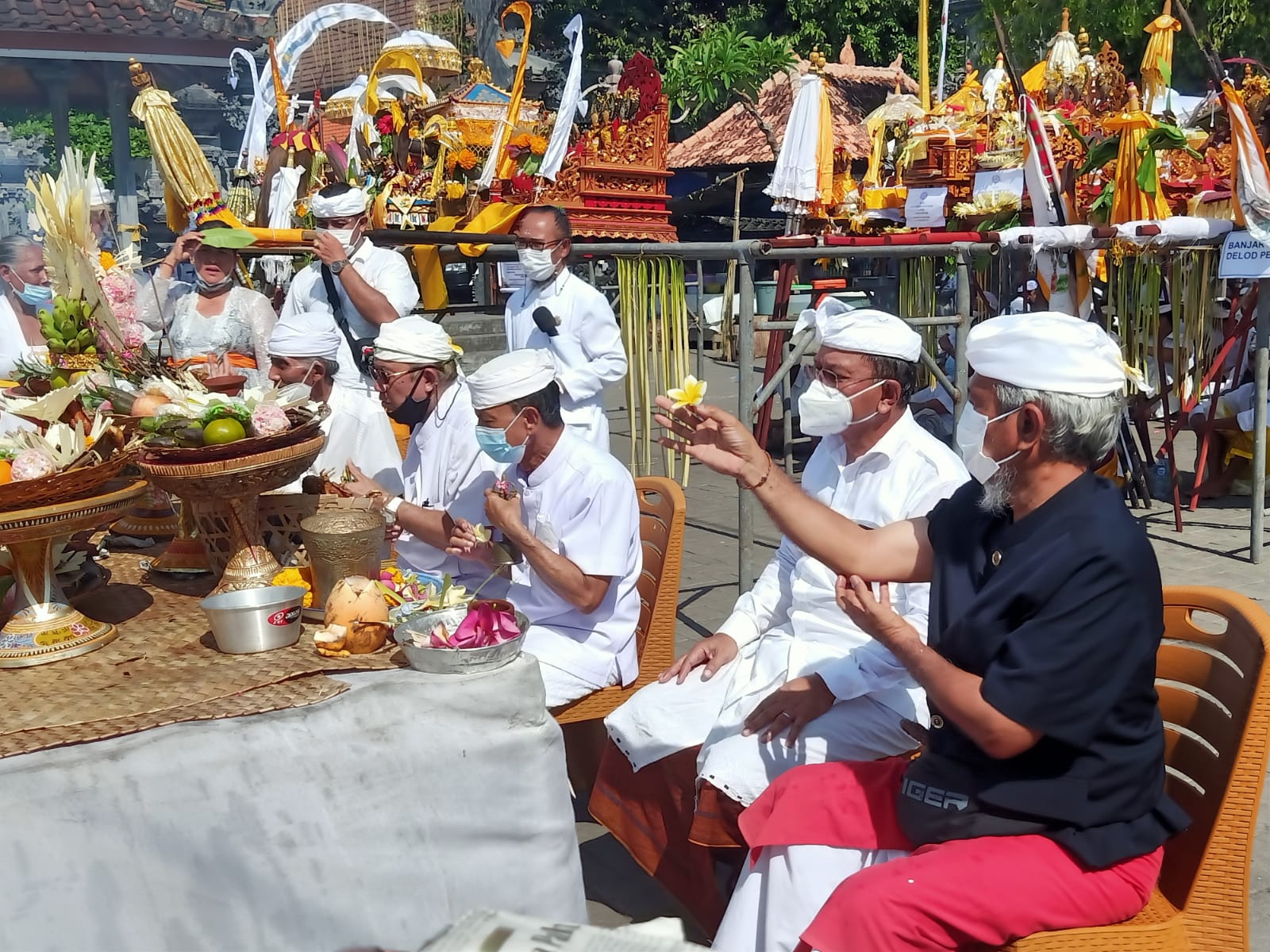 Melasti saat Purnama Kedasa rutin dilaksanakan oleh Krama Desa Adat Buleleng sebagai momentum penyucian