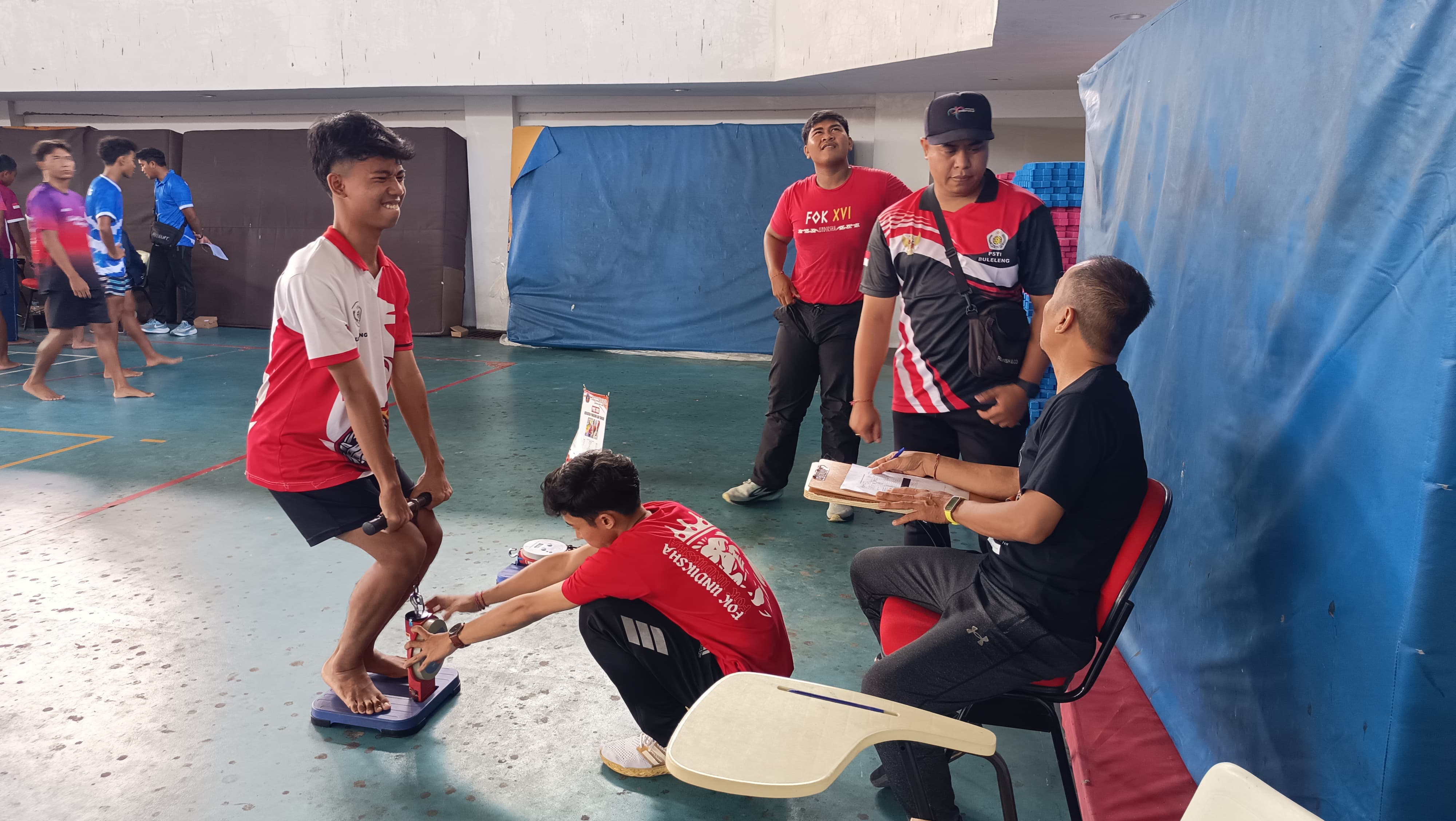Tes fisik yang diikuti oleh calon atlet Kontingen Buleleng sebelum berlaga dalam Porprov Bali XVI.