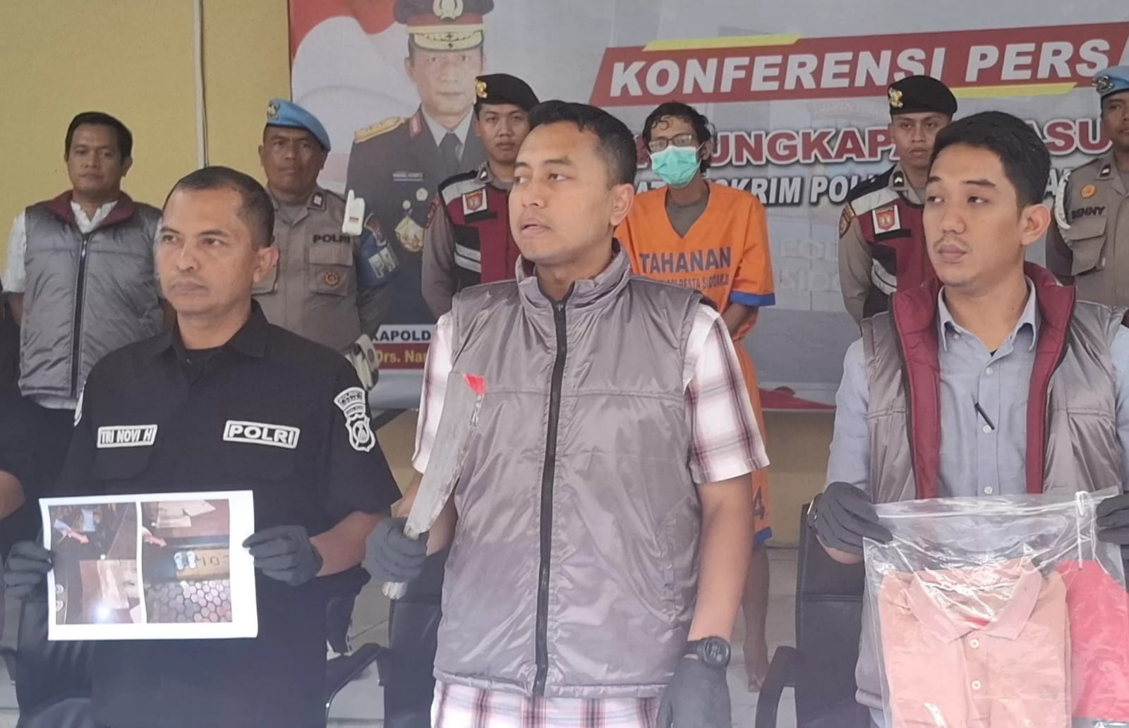 Tersangka Achamd Rifaldi saat diamankan Satreskrim Polresta Sidoarjo usai bacok temannya sesama pengamen saat lebaran.