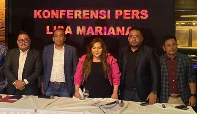 Lisa Mariana menggelar konferensi Pers terkait hubungannya dengan Ridwan Kamil