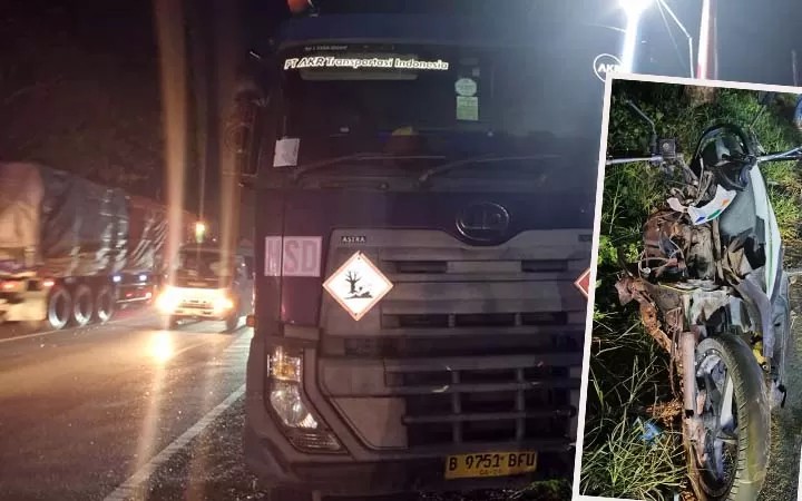Kondisi truk tronton dan motor Honda Beat usai tabrakan di pantura, Sumberanyar, Nguling, Pasuruan.