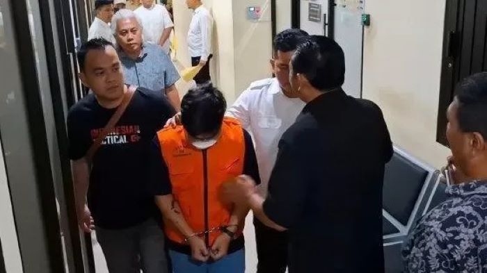Tersangka penganiayaan satpam RS Medika Keluarga Bekasi Berat.