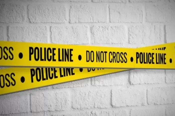 Ilustrasi garis polisi. Seorang petugas PLN ditemukan meninggal dunia di Bogor