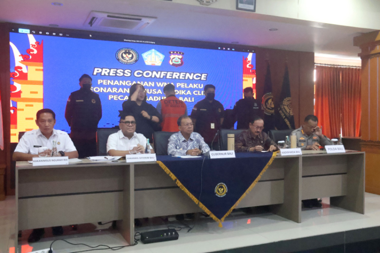 Gubernur Koster datangi langsung Imigrasi dan deportasi WNA pembuat onar di Pecatu