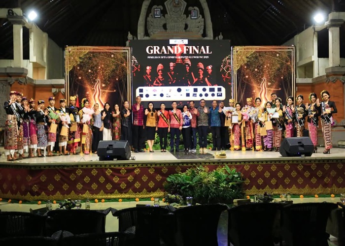 TERPILIH : Grand Final Pemilihan Duta Genre yang digelar di Balai Budaya Ida Dewa Agung Istri Kanya, Senin (14/4/2025) malam.