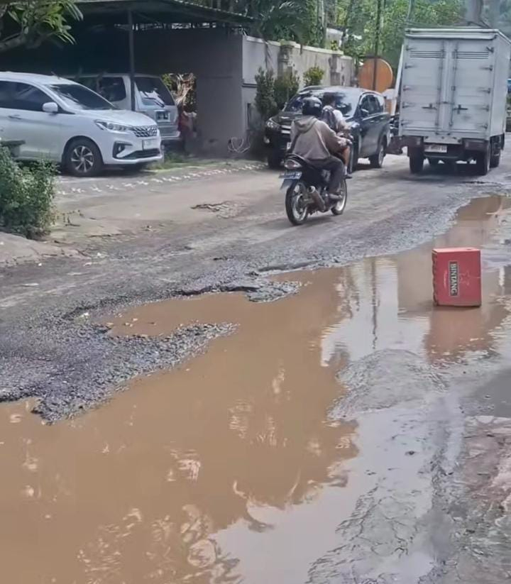 Viral kondisi jalan rusak di Kawasan wisata Amed Karangasem