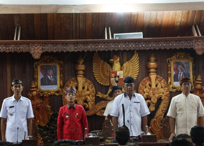 SEPAKAT : Rapat Paripurna DPRD Klunhkung, Kamis (17/4/2025).