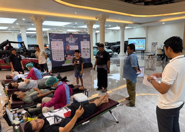 DONOR DARAH : Kegiatan sosial bertajuk &ldquo;AMSI Bali Berbagi&rdquo;.