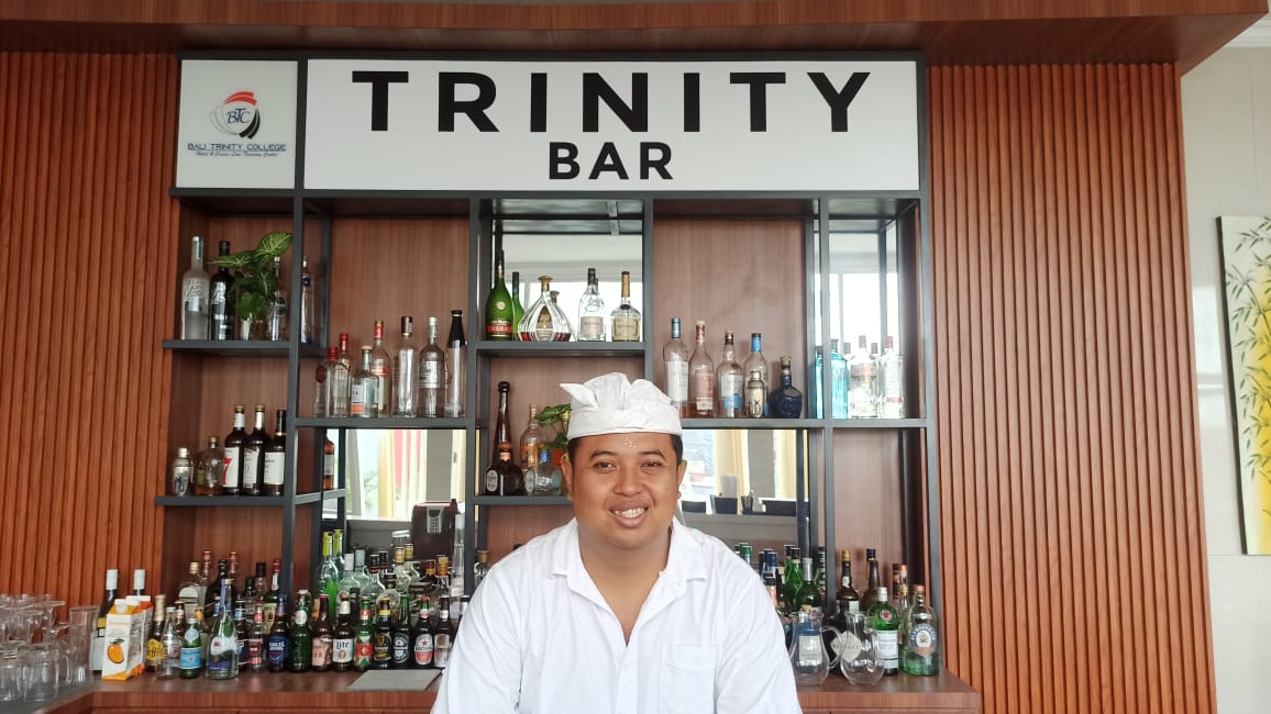 Pengelola LPK Bali Trinity College, Putu Ari Sagita, S.H, M.H