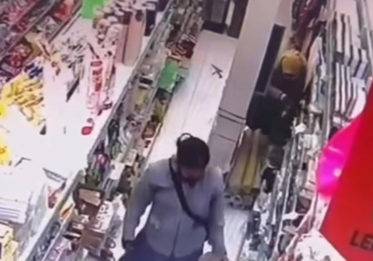 Terekam CCTV aksi ibu-ibu mencuri di Toserba Sibang Gede