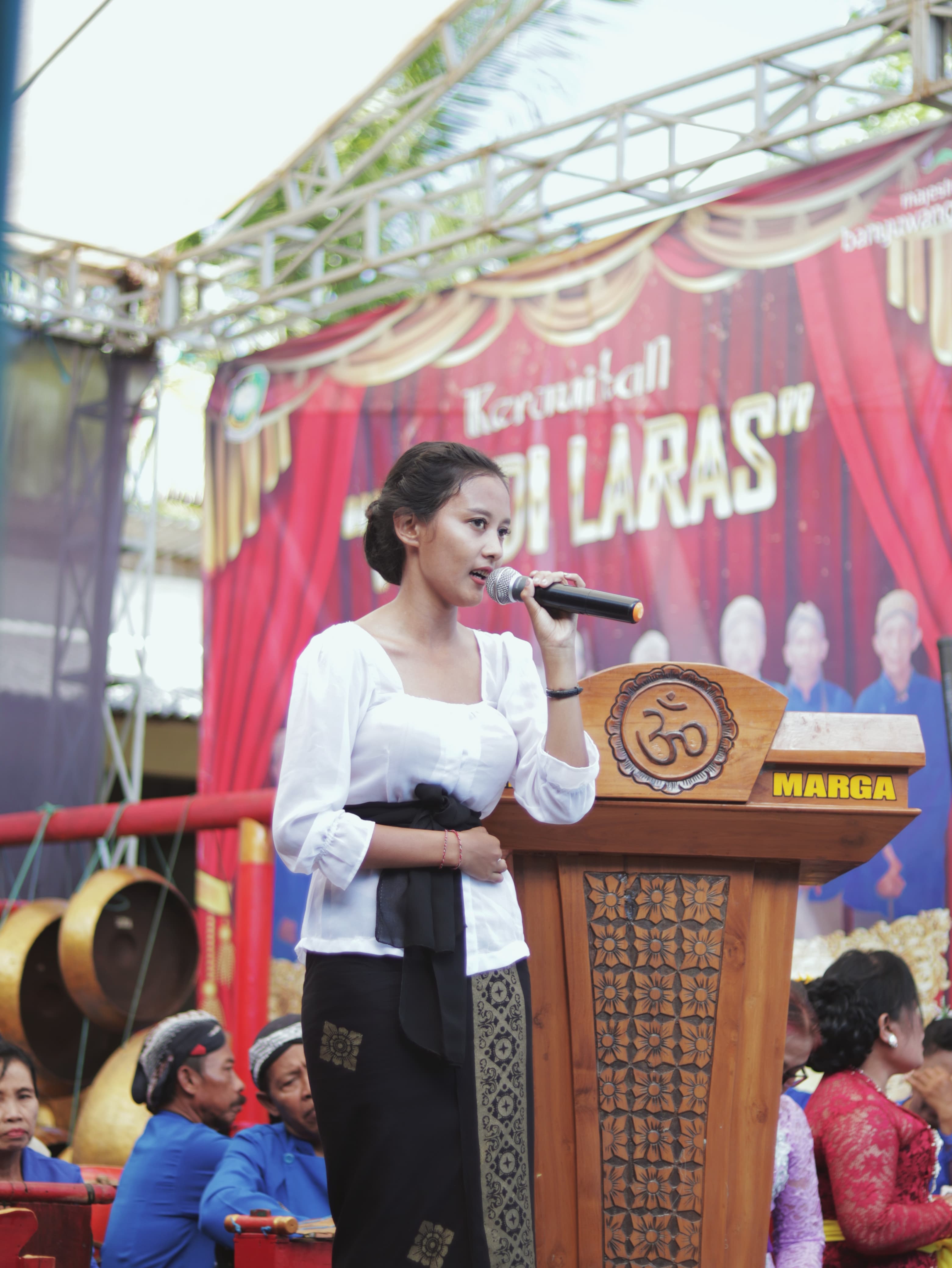Nitya Pratistha, Mahasiswi Prodi Teologi Hindu, STAHN Mpu Kuturan Singaraja  yang jago Dharma Wacana
