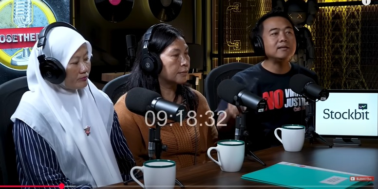Muhammad Sholeh bersama dengan eks pemain sirkus TSI