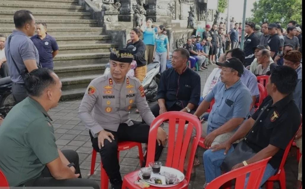 Para tokoh masyarakat, tokoh adat, serta berbagai elemen masyarakat berkomitmen menjadikan Desa Sidetapa Desa Bersinar
