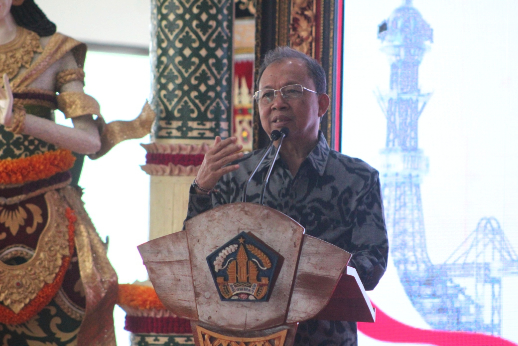 Gubernur Koster mengingatkan agar warga tak menjual lahan disekitar Turyapada Tower