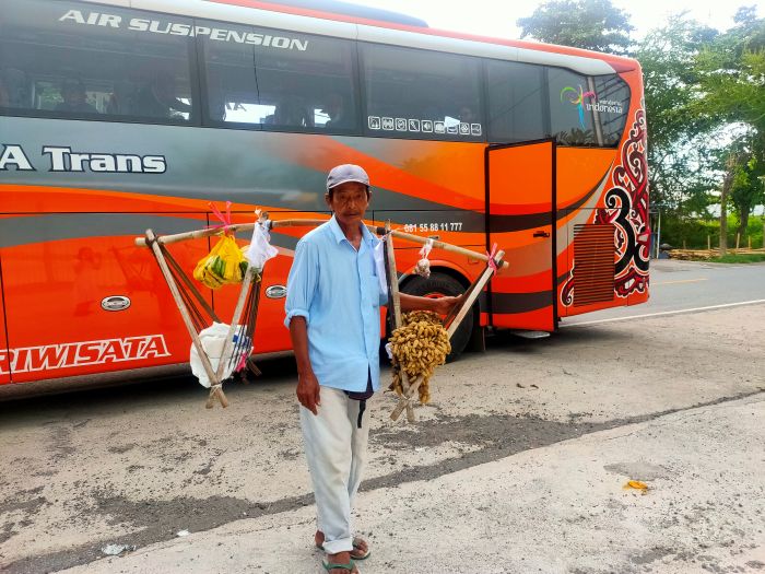 Januri si penjual tahu dan kacang rebus Bali-Banyuwangi