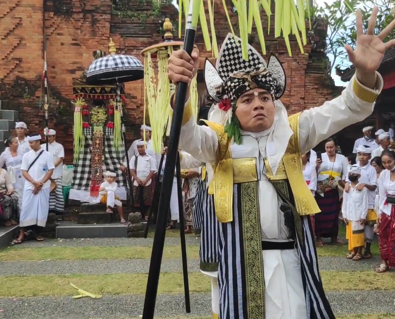 Tari Baris Nanda serangkaian Ritual Ngilen di Pura Agung Petilan Desa Adat Kesiman, Kecamatan Denpasar Timur