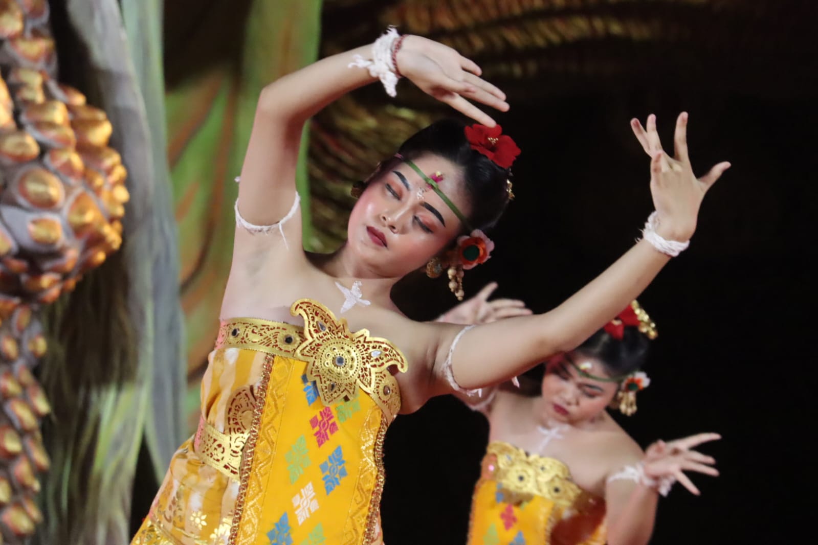 Pertunjukan tari Rejang Mahadewi dari Sekaa Gong Wanita Sanggar Seni Jagratara.