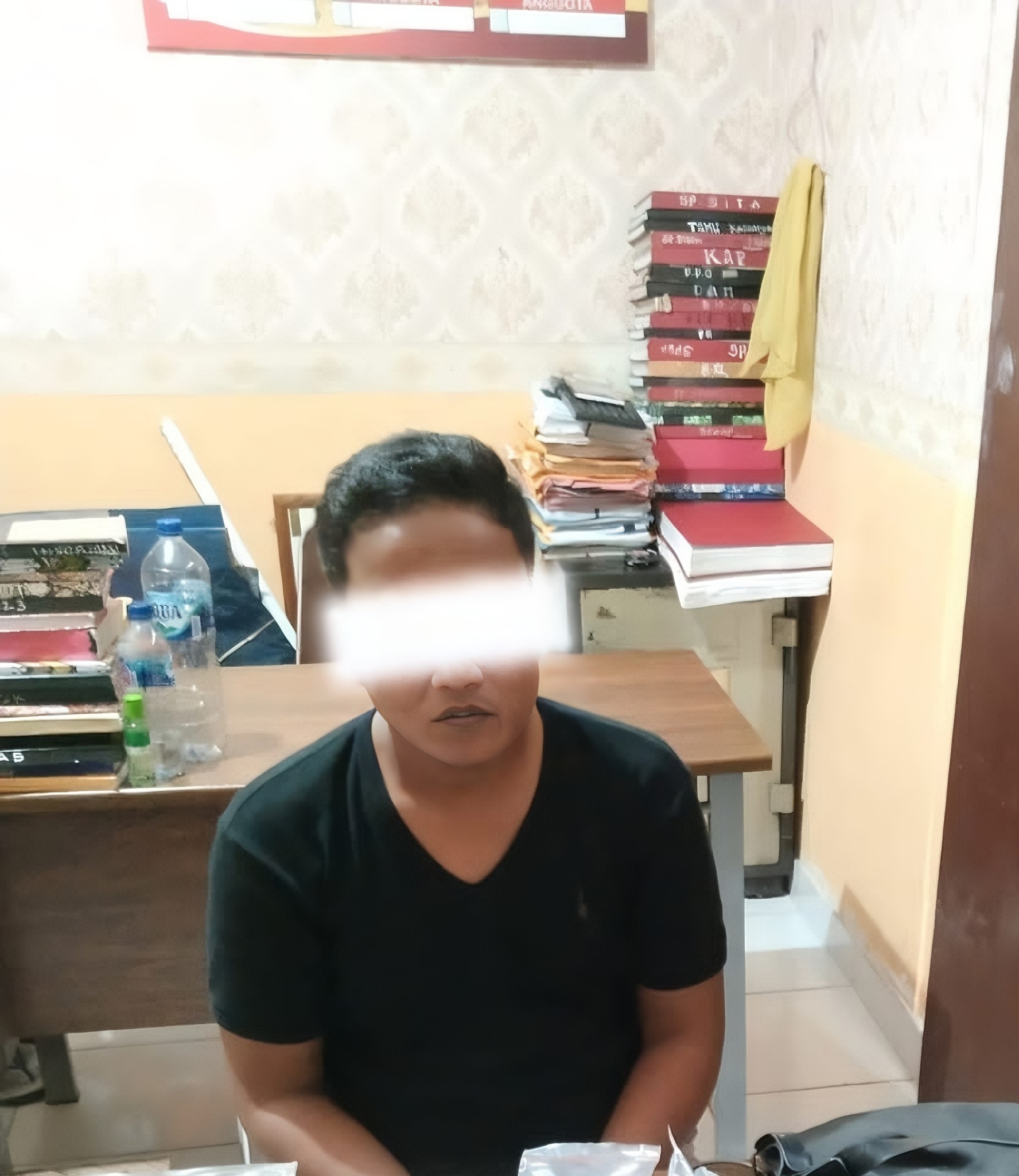 Tersangka To Sobri kini ditahan di Polresta Denpasar. (Bali Express/Istimewa)