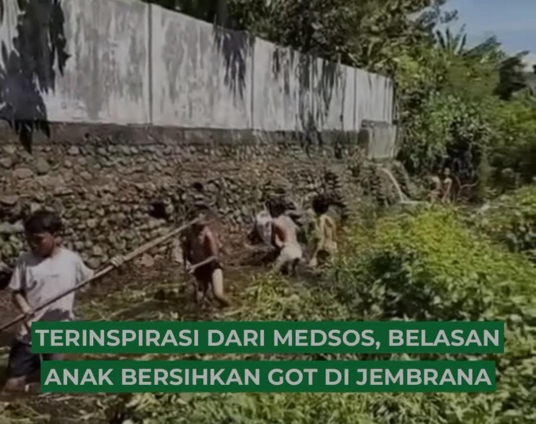 Sejumlah anak-anak di Jembrana melakukan aksi bersih-bersih