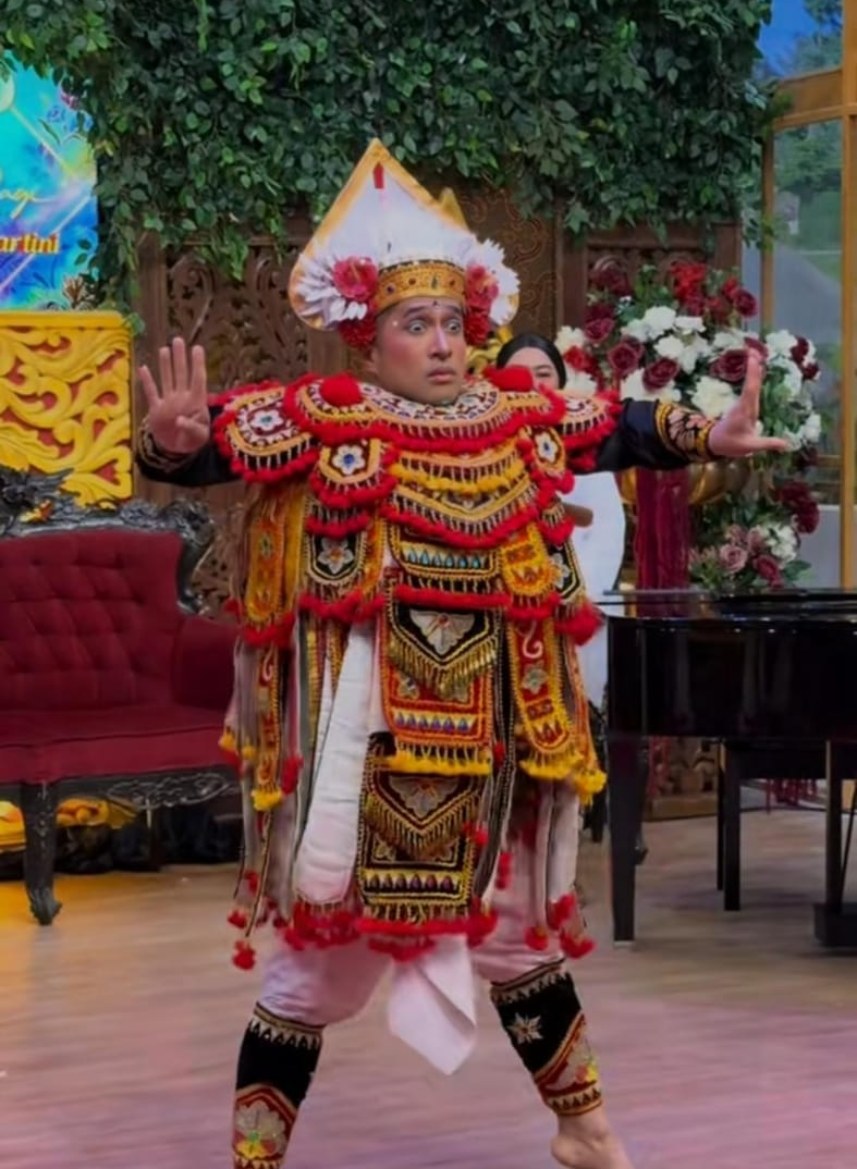 Irfan Hakim Tampil Memukau Menari Tari Baris Bali di Peringatan Hari Kartini,