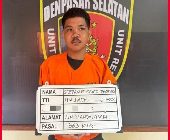 Stefanus Santo Ngongo (20) sebagai pelaku utama pembobolan HP diamankan Polsek Denpasar Selatan