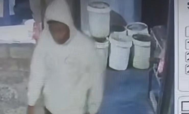 Pencurian di Perum Lembu Sura, Pelaku Terekam CCTV