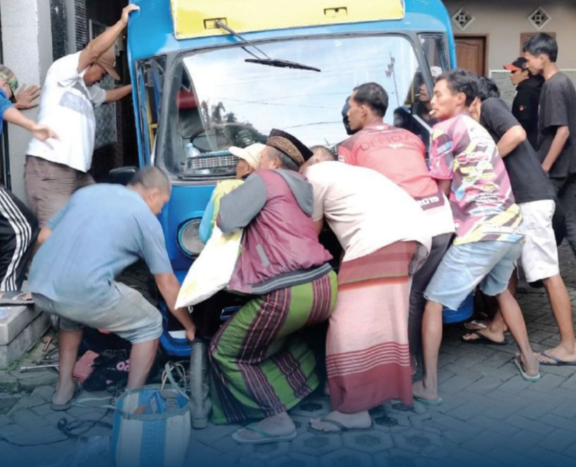 Tukang Bengkel Tewas Tertimpa Tayo Saat Perbaikan di Garasi Rumah Warga