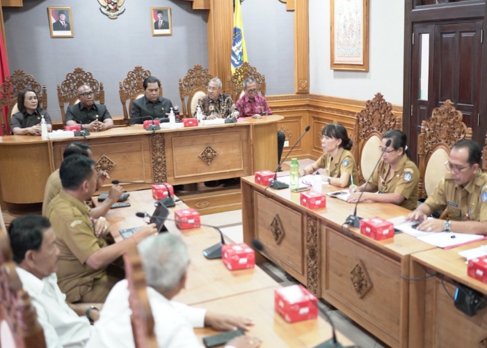 RAPAT: Pelaksanaan rapat antara Komisi IV DPRD Badung bersama sejumlah OPD, Senin (28/4/2025).