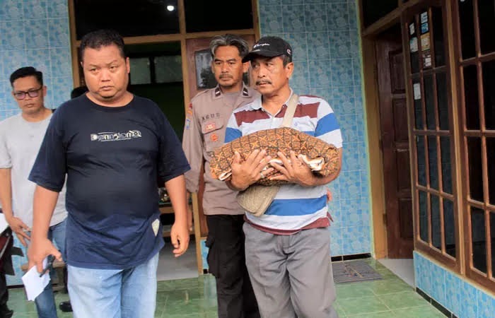 TAK BERNYAWA: Perempuan asal Magetan berinisial LDP diketahui melahirkan bayi di kamar mandi rumah orang tuanya.