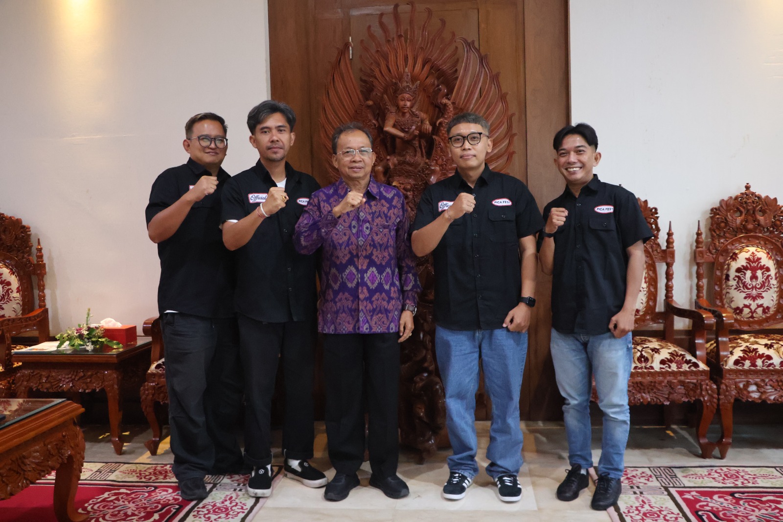 FESTIVAL: Gubernur Koster menerima panitia PICA Fest di Jayasabha, Denpasar pada Sabtu (26/4).