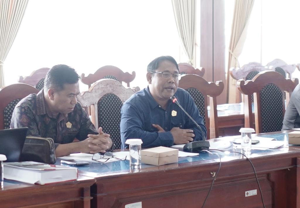 Panitia Khusus (Pansus) III DPRD Buleleng menggelar Rapat Dengar Pendapat (RDP) dengan sejumlah Organisasi Perangkat Daerah (OPD)