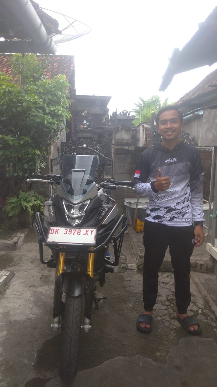 Cakra Wenada berhasil memenangkan hadiah utama Honda CB650R dalam program undian Honda x FIF Vaganza.