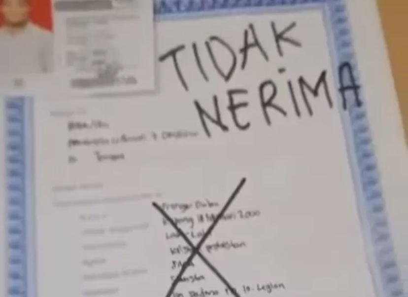 DICORET: Viral ijazah pelamar kerja dari Sumba dicoret