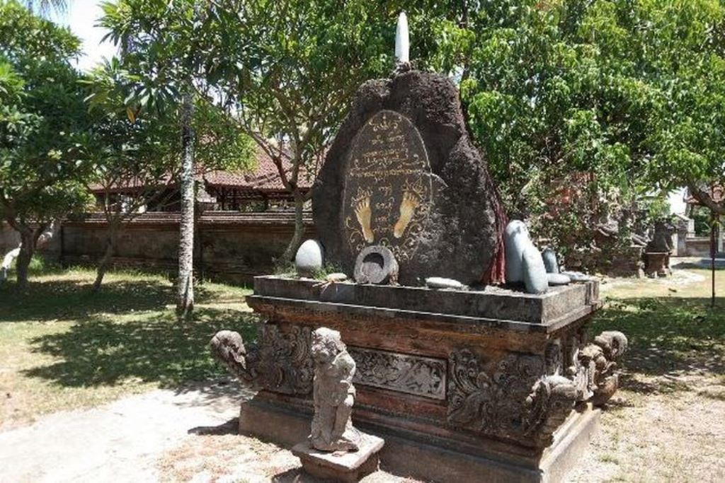 Pura Rsi di Banjar Mundeh, Desa Nyambu, Kediri, Kabupaten Tabanan, Bali.